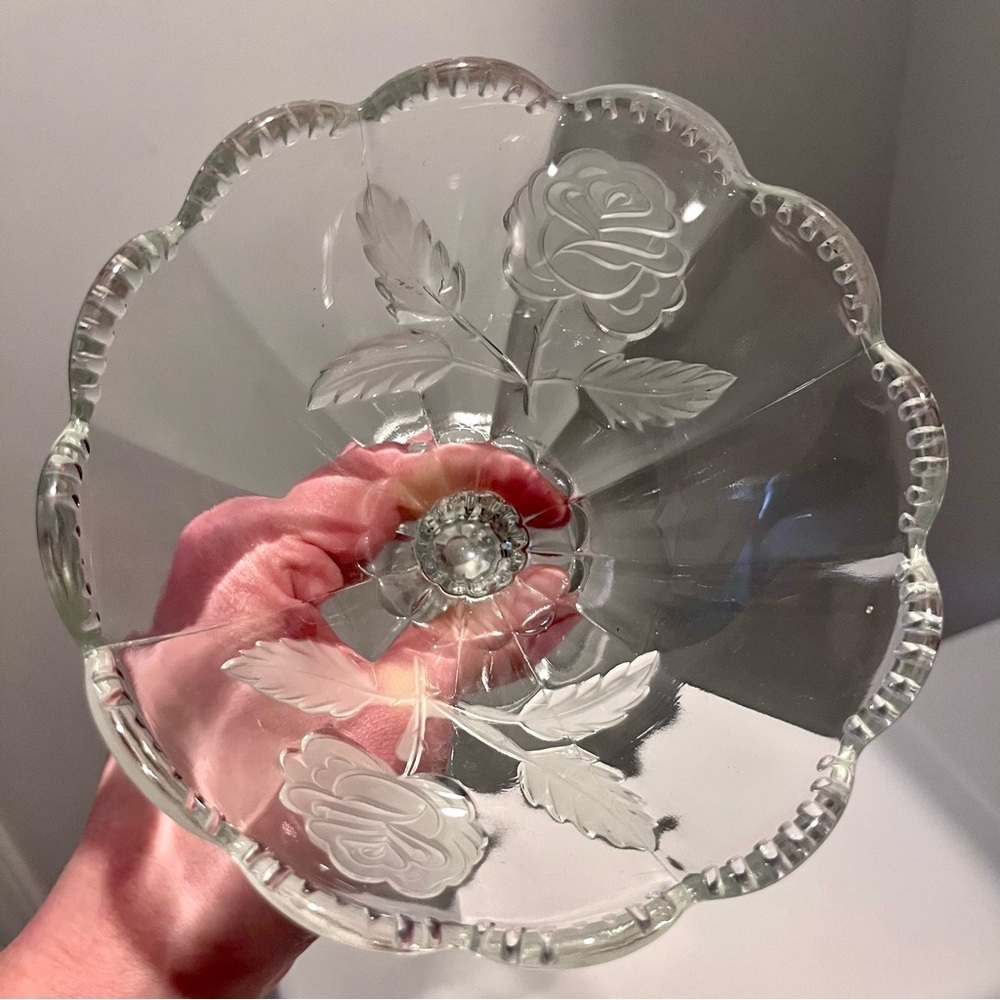 3/25$💥 Vintage Footed Glass Bowl Candy Dish Frosted Roses Detail - Picture 2 of 5